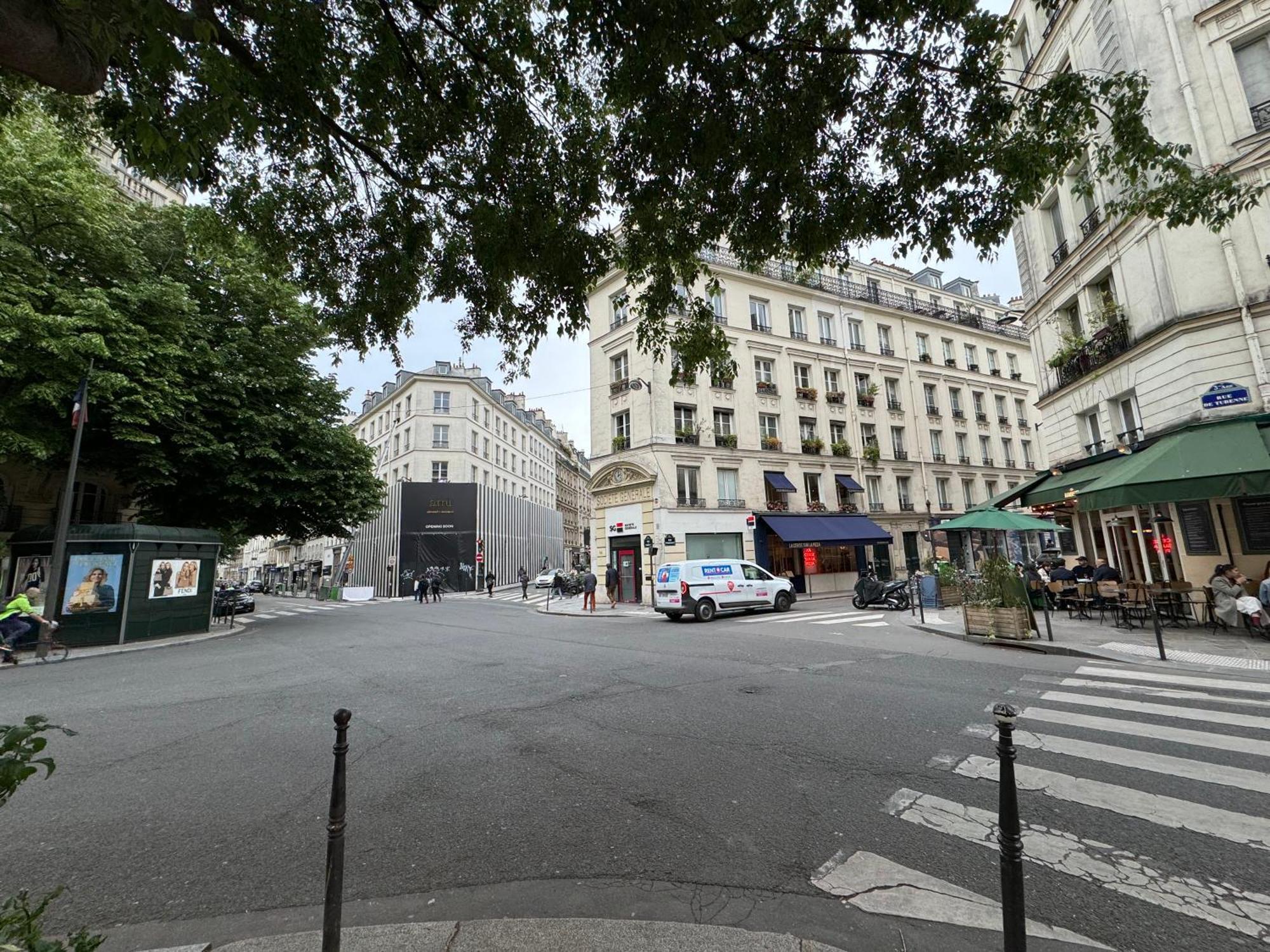 Typique Parisien Au Coeur Du Marais Paris