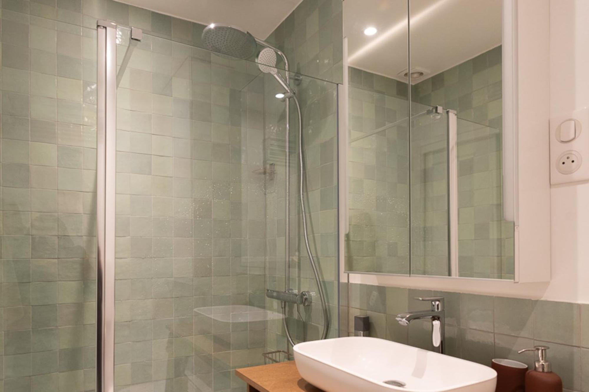 Appartement Charming In Montmartre *