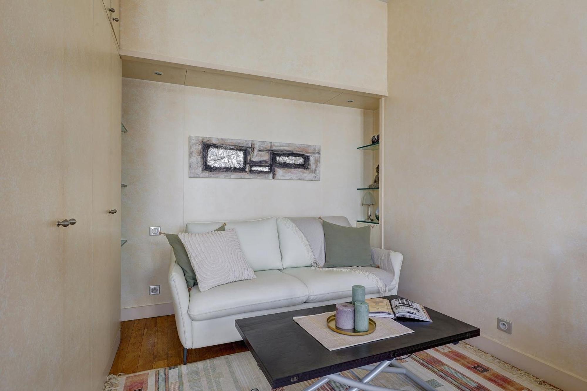 Apartment Avenue Des Champs-elysees - Cityapartmentstay Paris