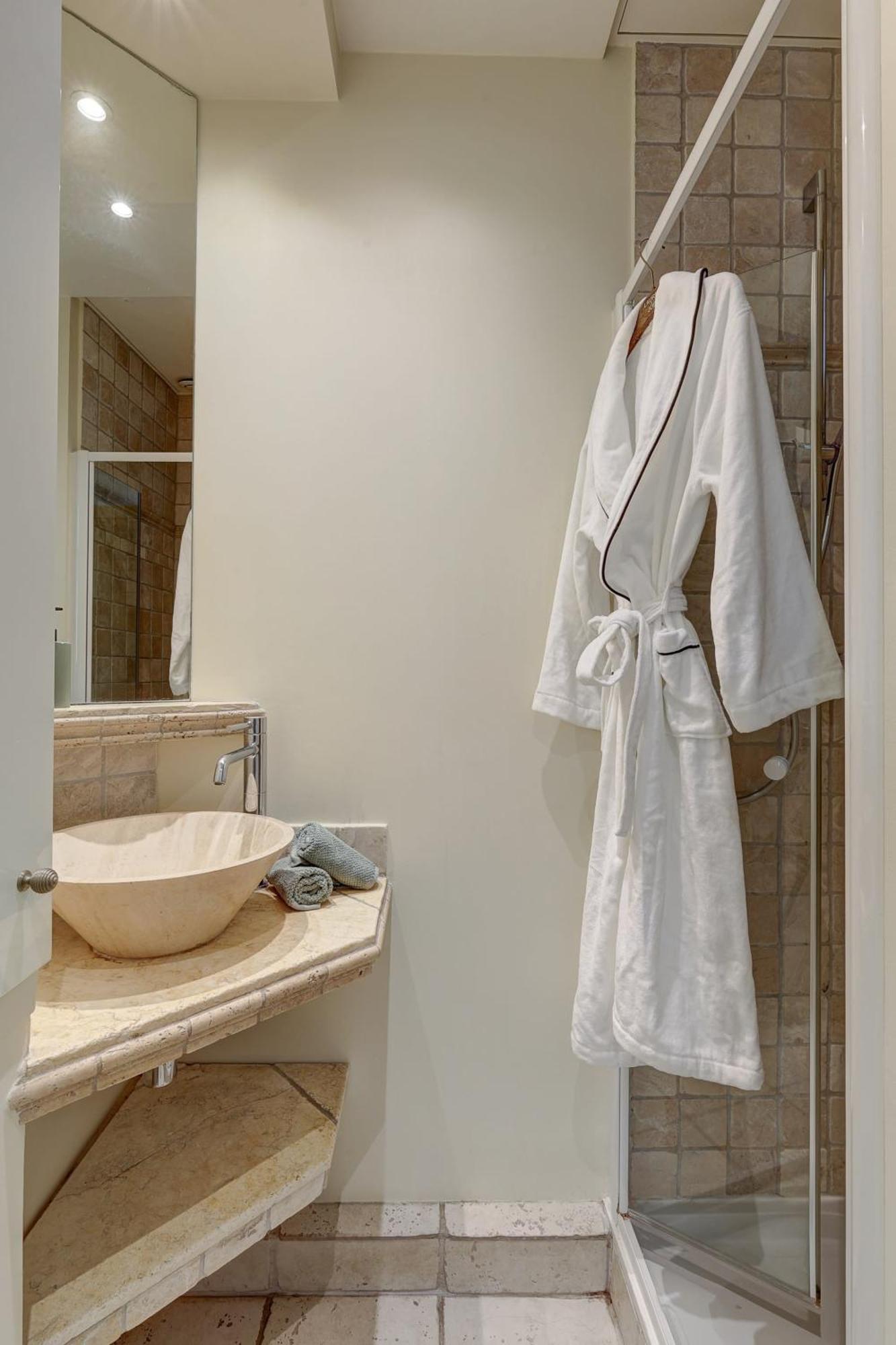 Avenue Des Champs-elysees - Cityapartmentstay