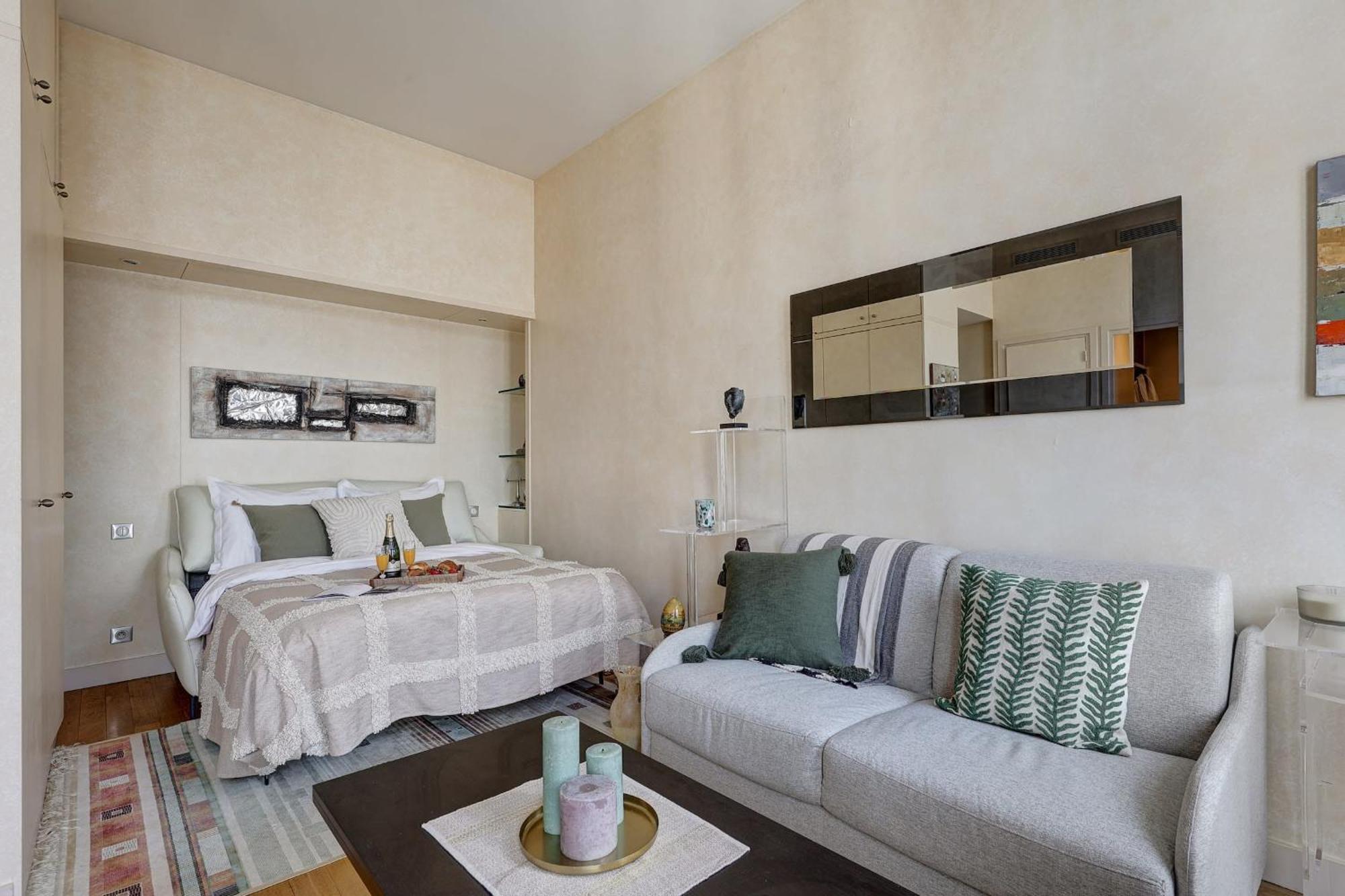 Avenue Des Champs-elysees - Cityapartmentstay Paris