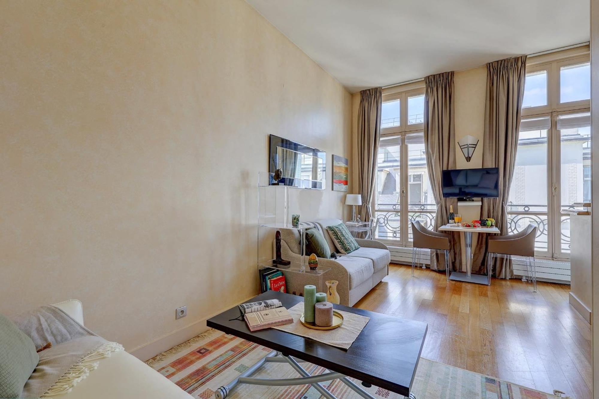 Apartment Avenue Des Champs-elysees - Cityapartmentstay Paris
