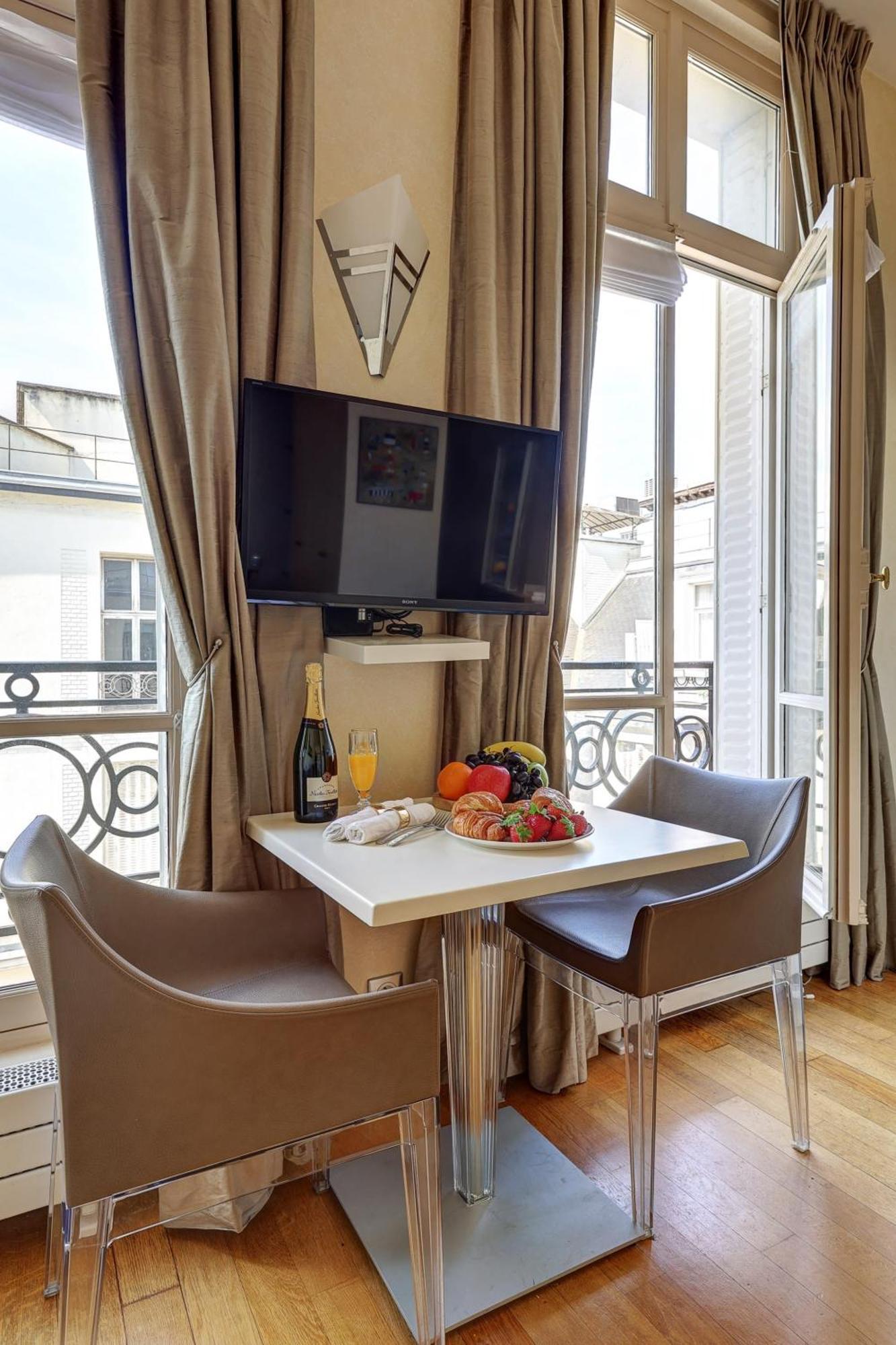 Apartment Avenue Des Champs-elysees - Cityapartmentstay Paris