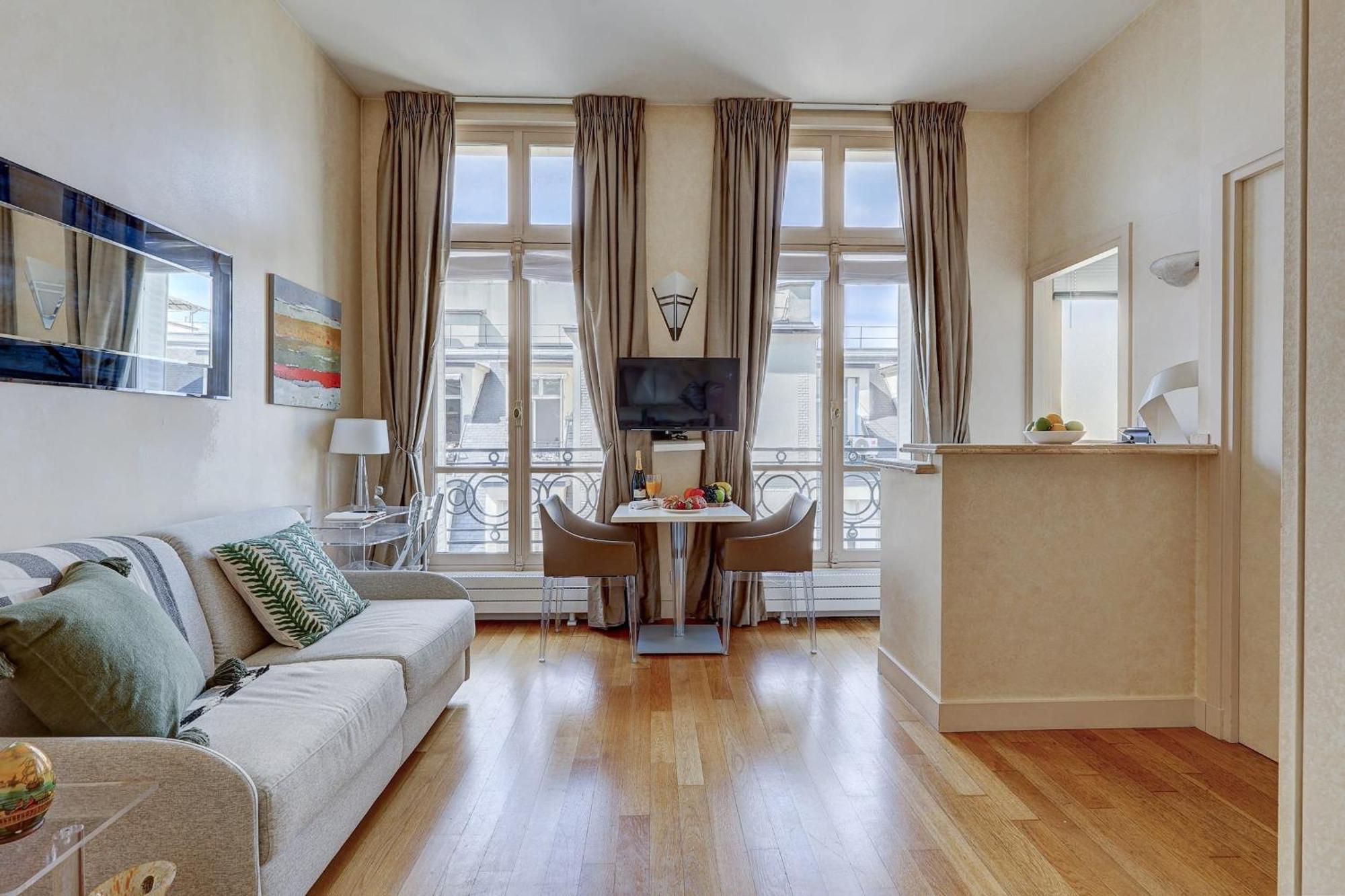 Apartment Avenue Des Champs-elysees - Cityapartmentstay Paris