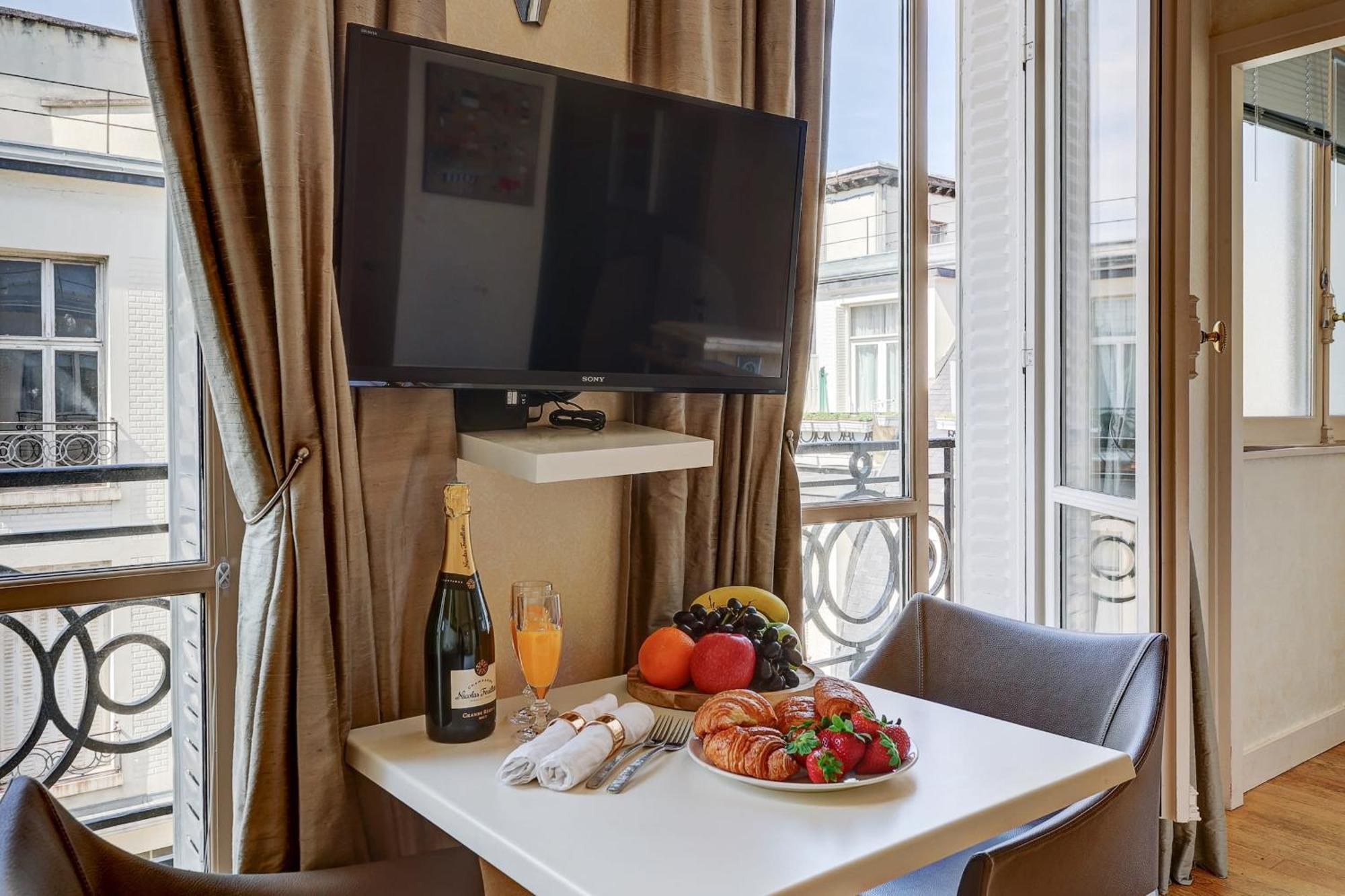 Apartment Avenue Des Champs-elysees - Cityapartmentstay Paris