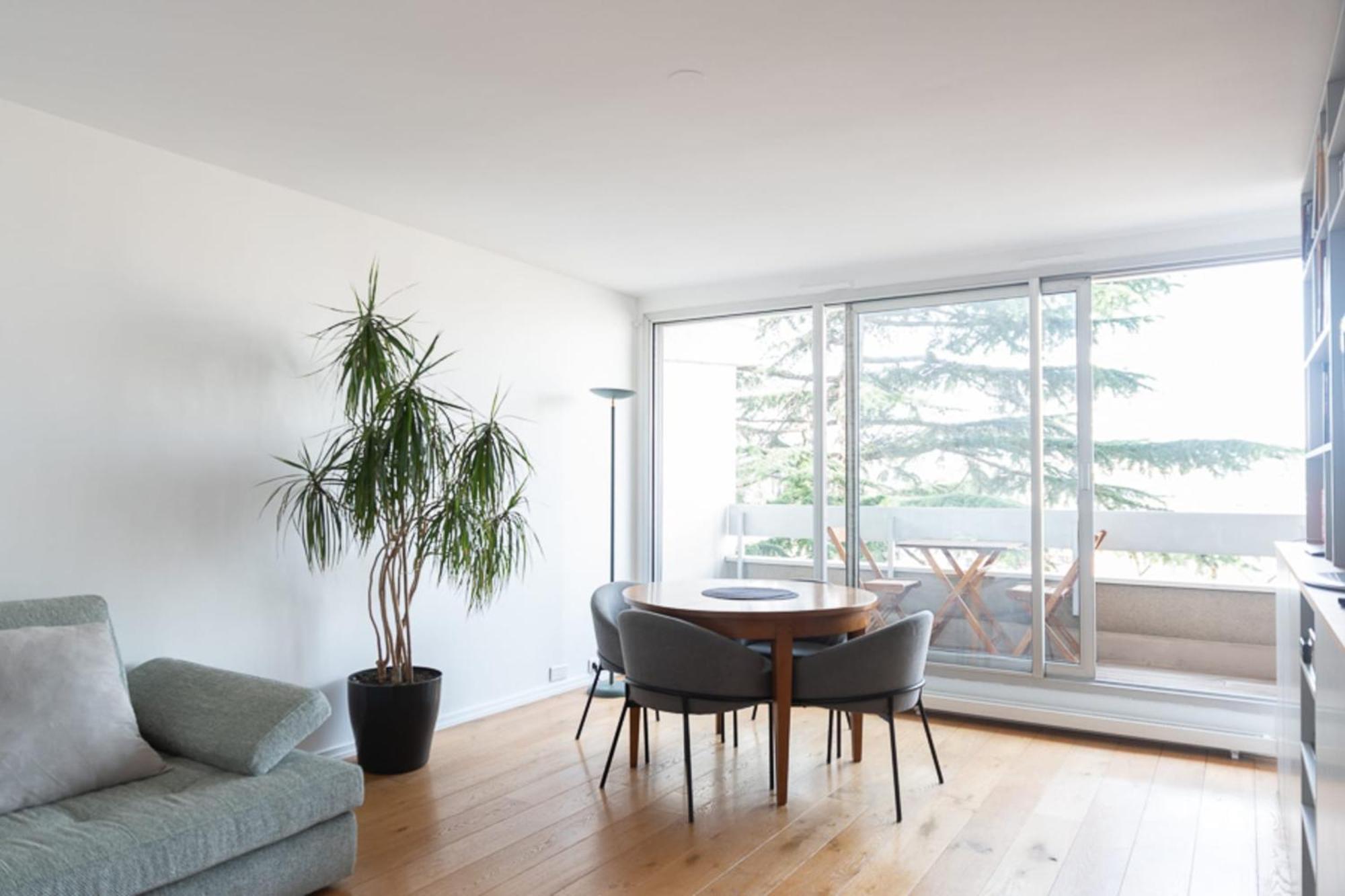 Spacious Cocoon With 2 Balconies Paris