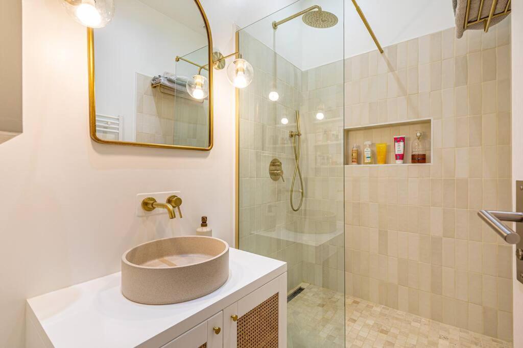 Apartment Chic Parisian Haven: Designer In The Heart Of *