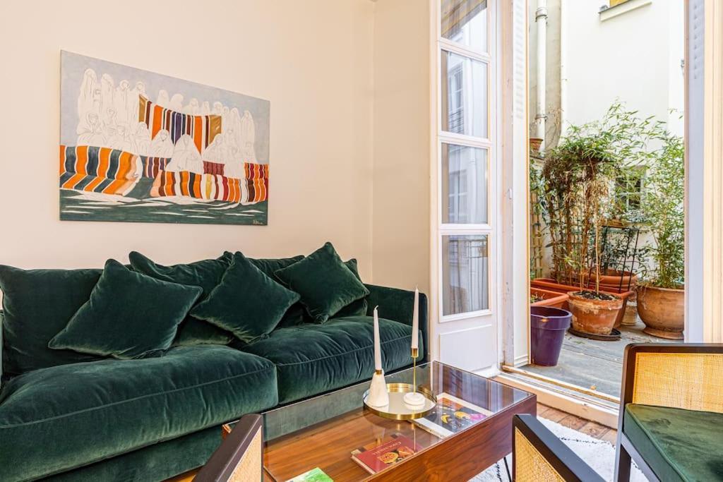 Appartement Chic Parisian Haven: Designer In The Heart Of Paris