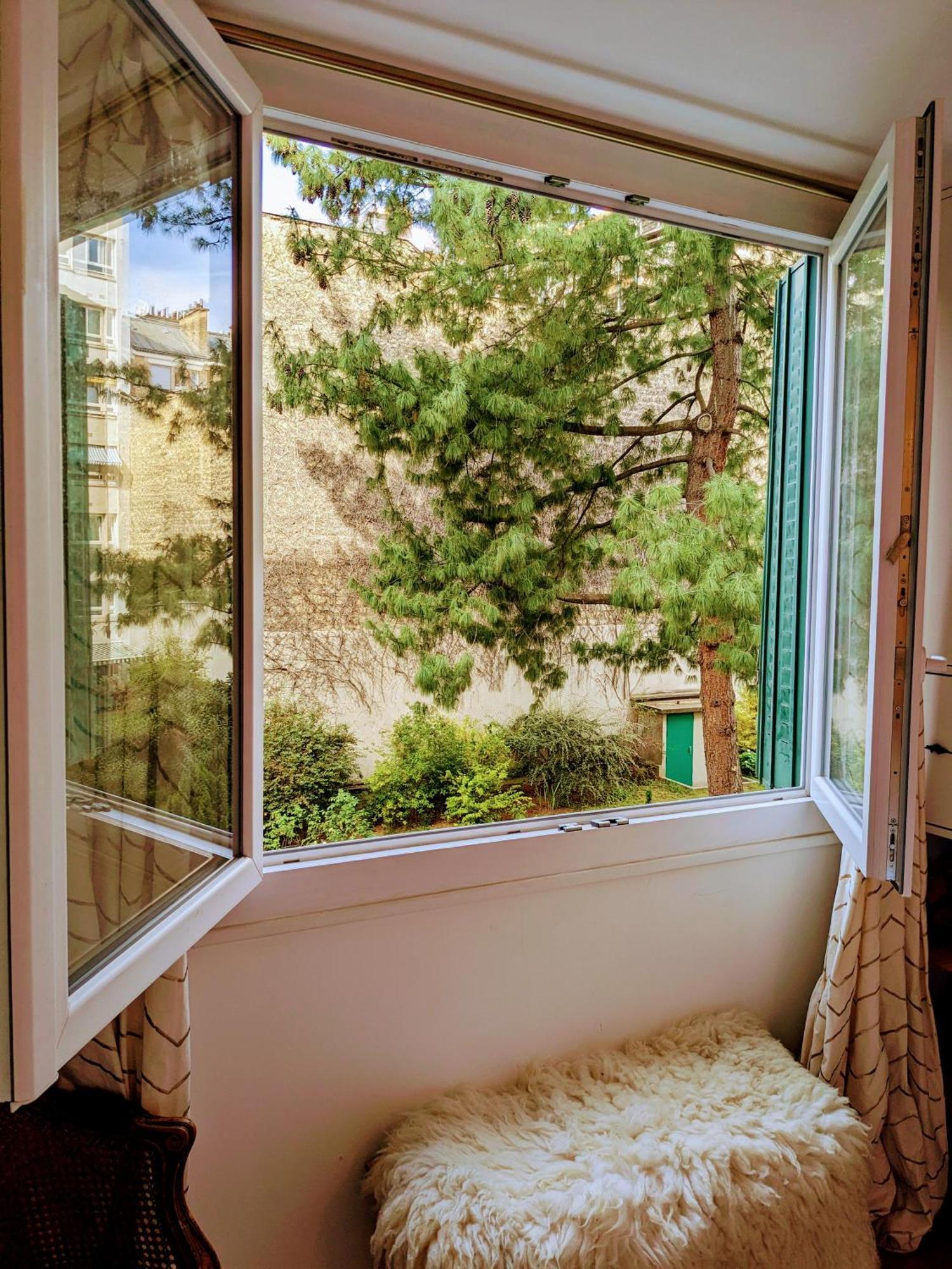 Avec Balcon Proche De Montmartre Paris
