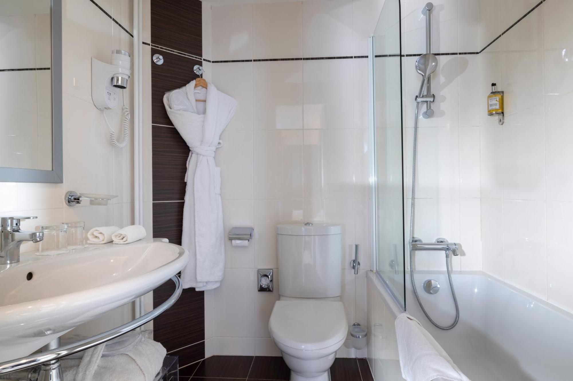 Elysees Bassano 4* Paris