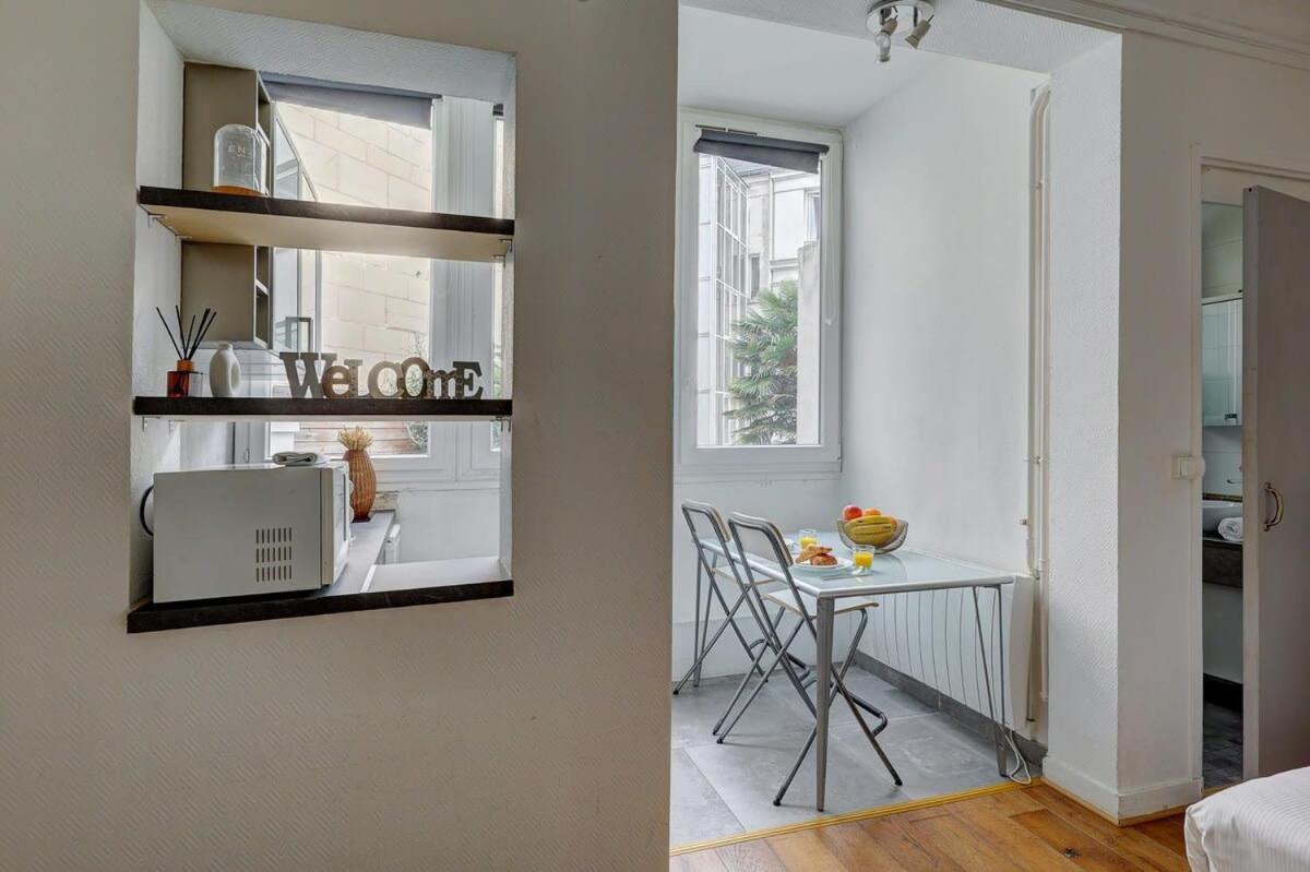 102- Beautiful Studio Near Champs Elysees * Paris