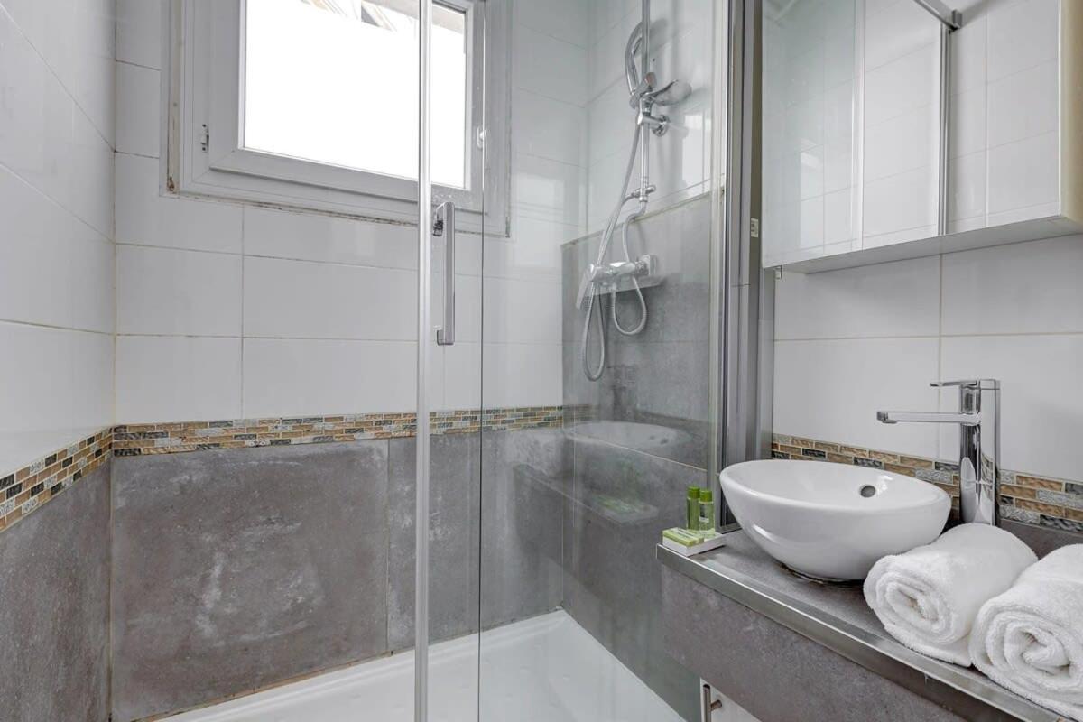102- Beautiful Studio Near Champs Elysees Apartment Paris