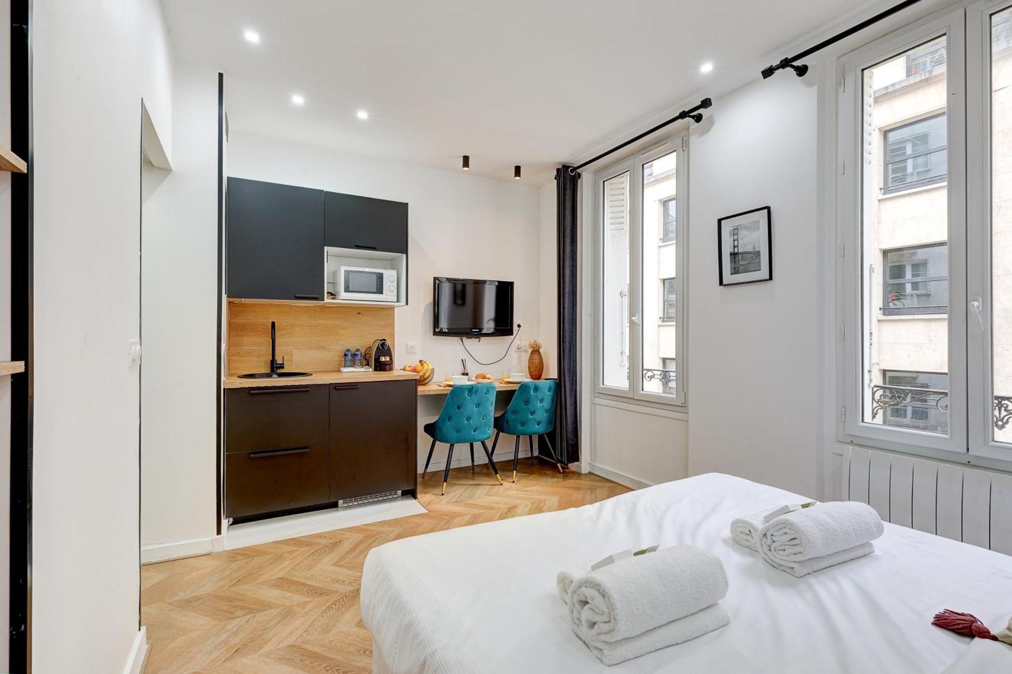 Apartment 102- Beautiful Studio Near Champs Elysees *