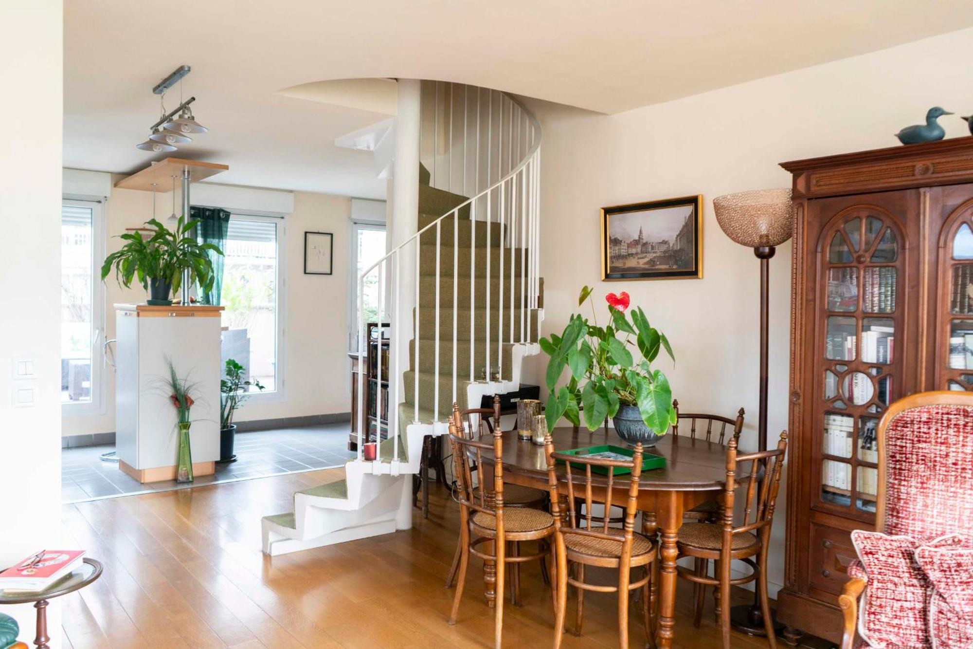 Apartment Charming Duplex With Two Balconies In The 13th