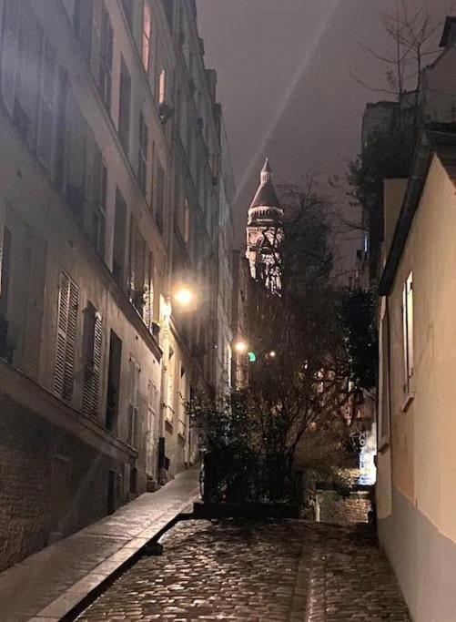 Alex In Montmartre Paris