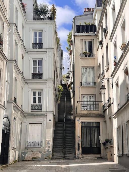 Alex In Montmartre *