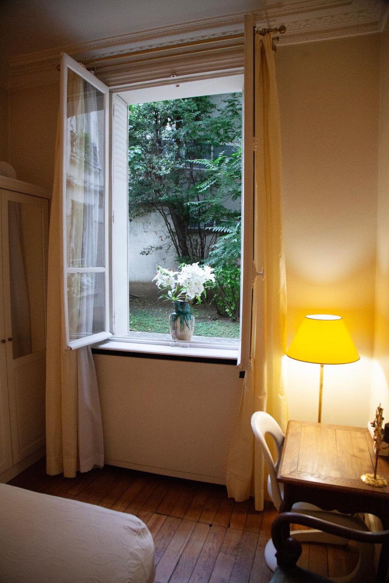 Arc De Triomphe Chic Homestay