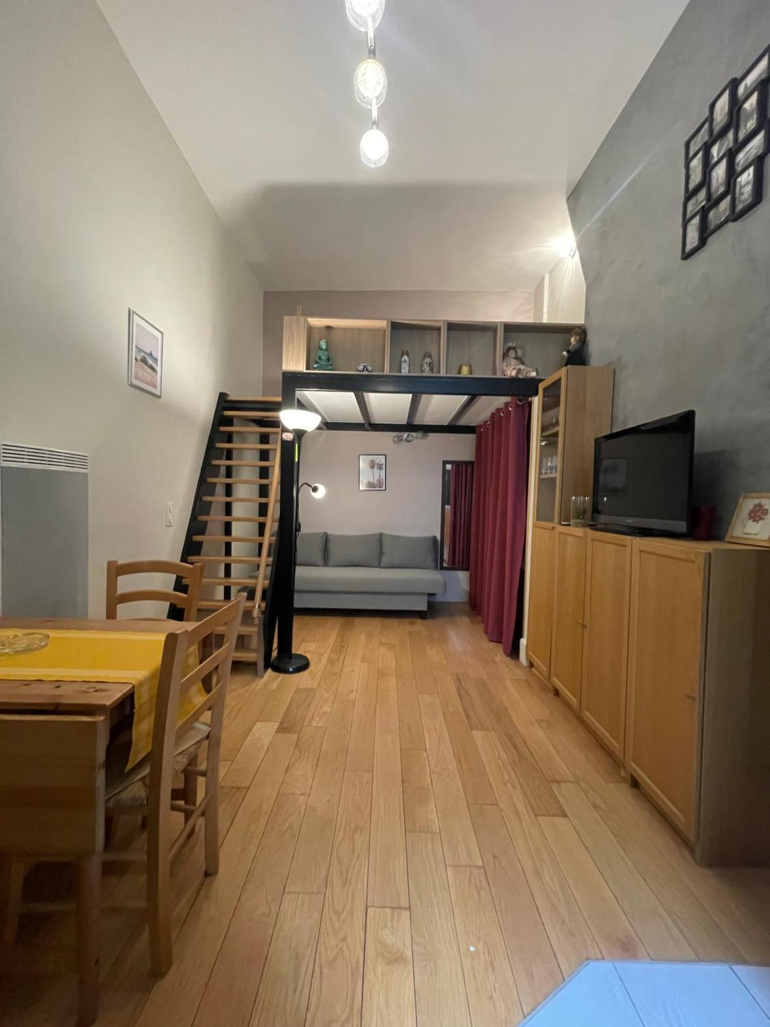 Apartment 巴黎圣母院单间公寓 *