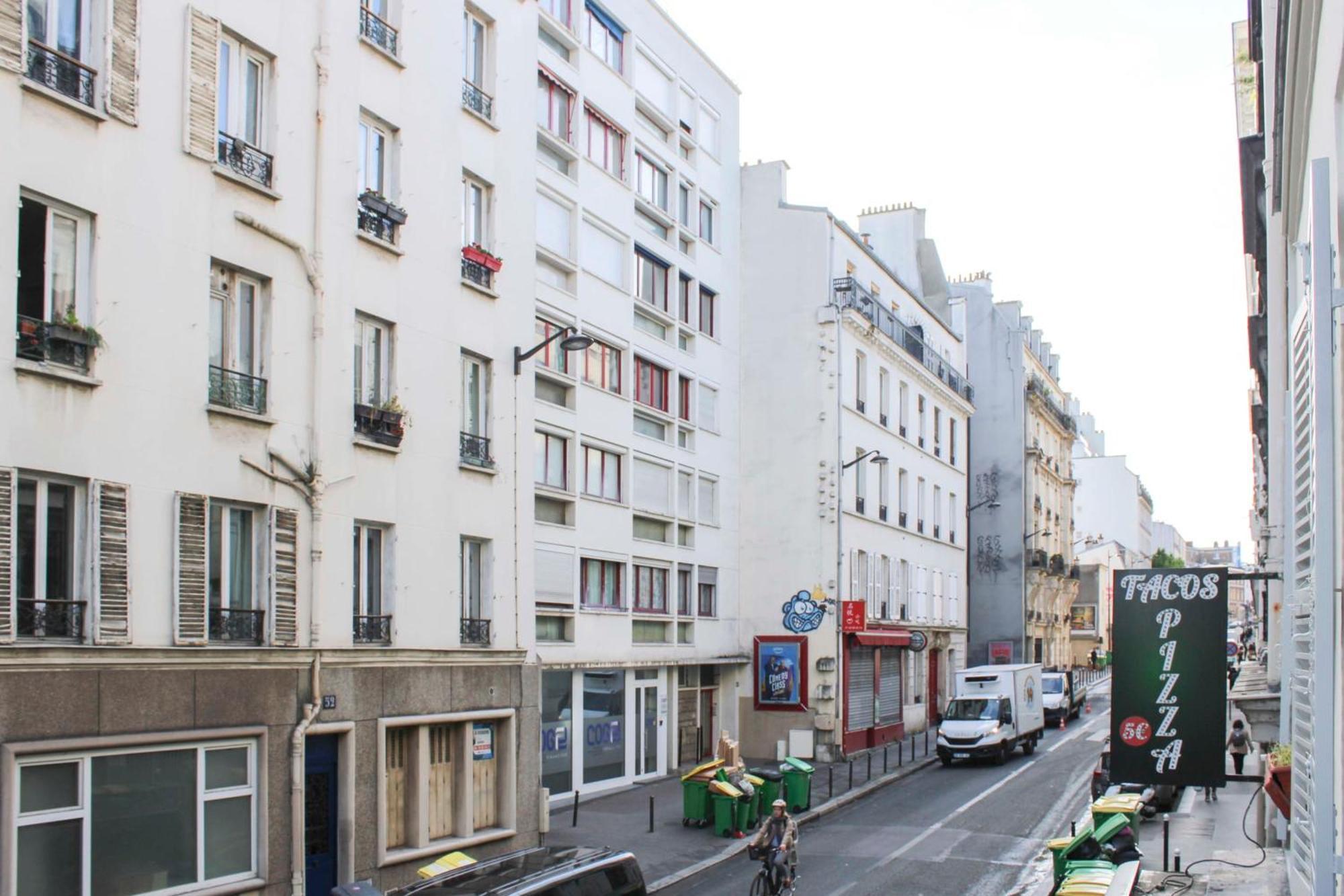 Beautiful Near The Canal De L'ourcq Paris