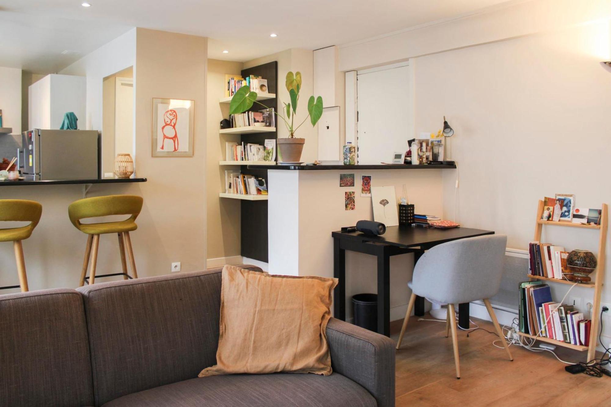 Bright With Unobstructed View Apartment