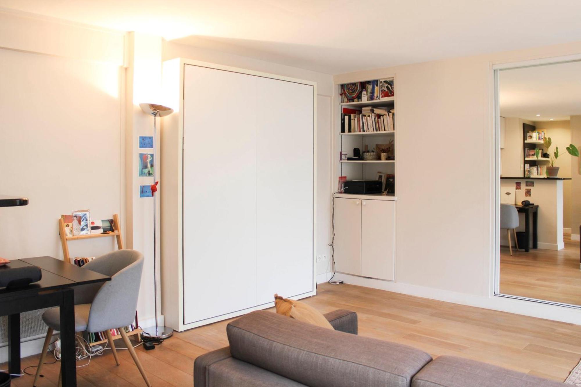 Bright With Unobstructed View Apartment *