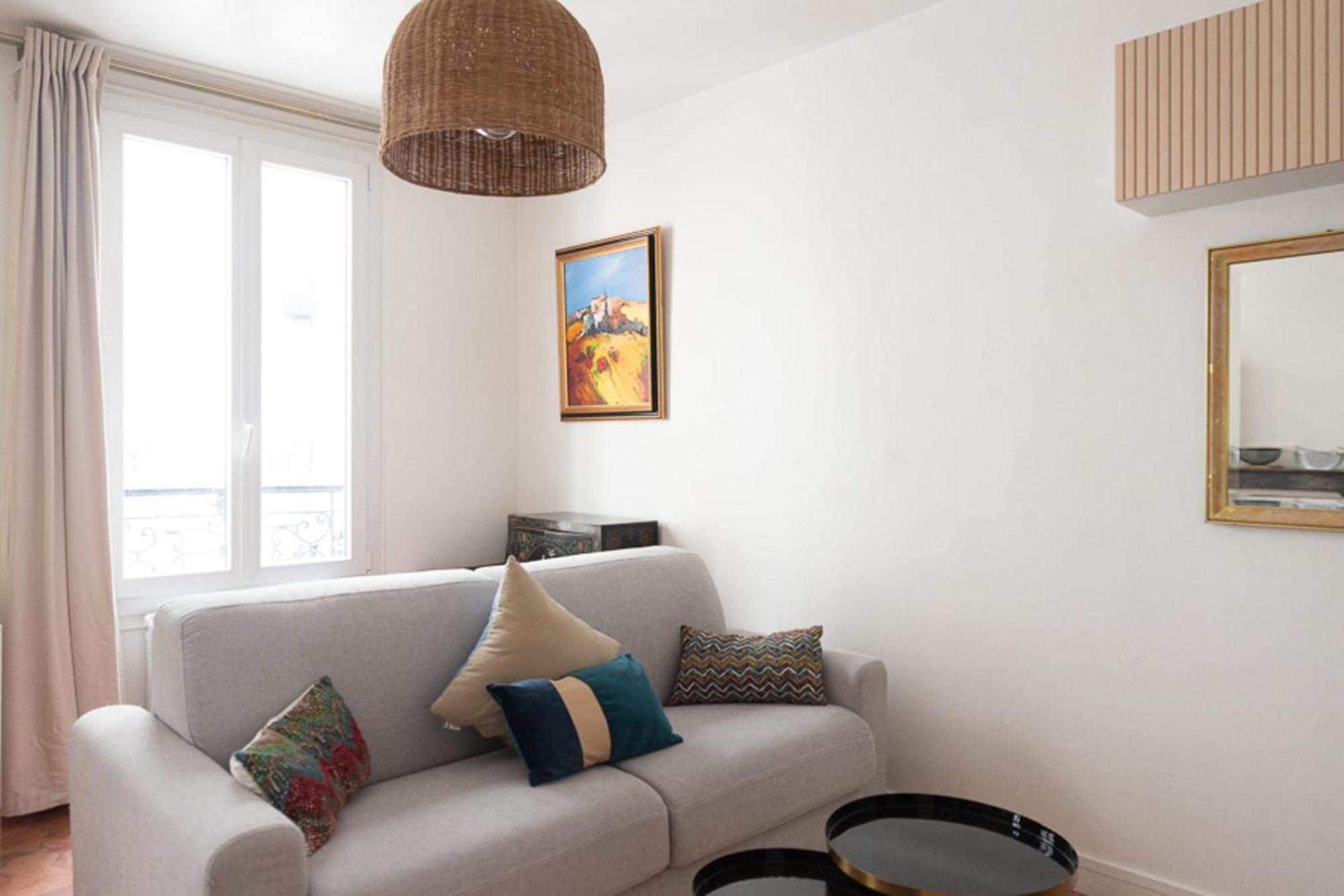 Quiet And Typically Parisian Apartment *