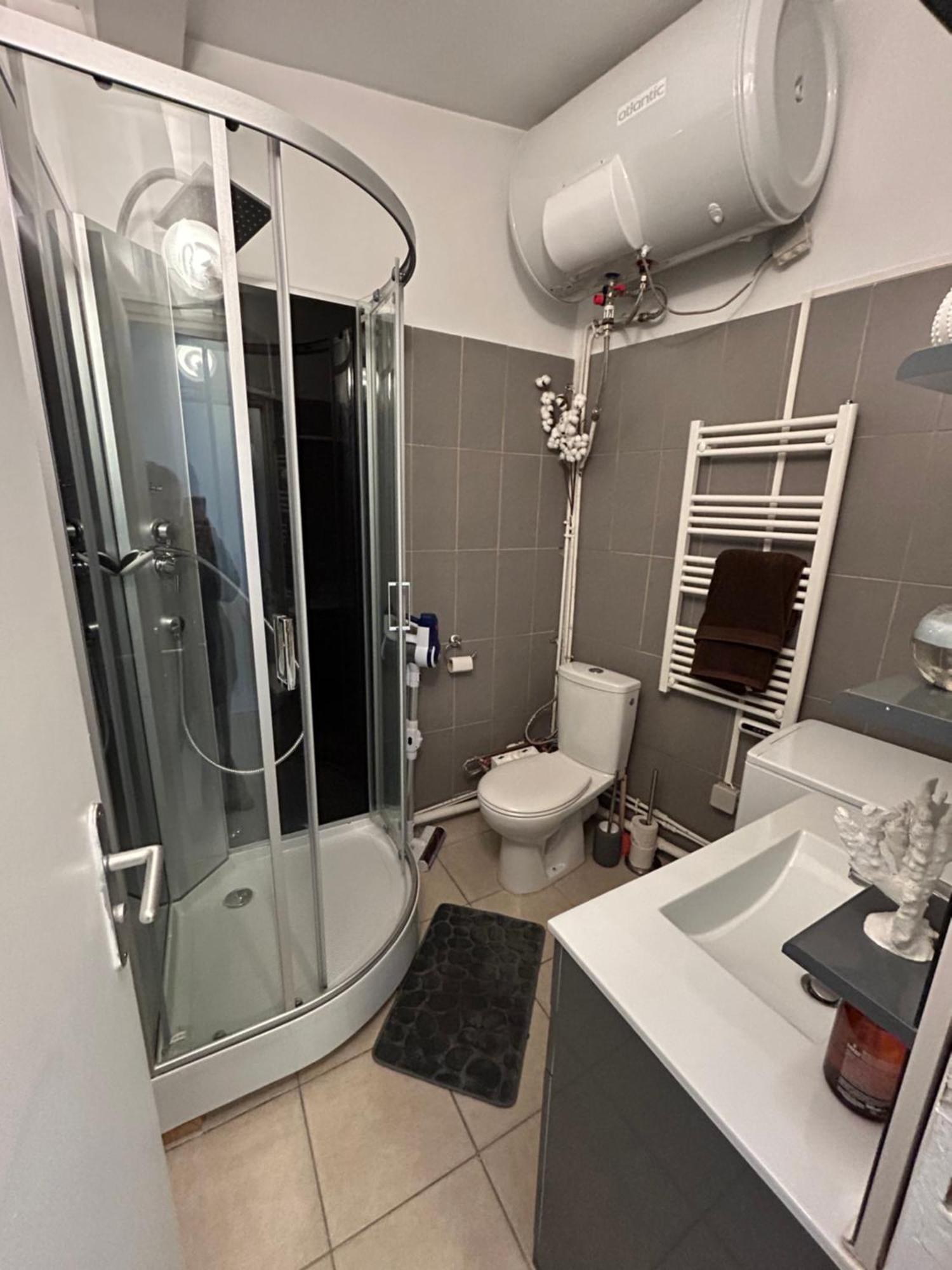 Grand Studio Entierement Renove Au Coeur De *