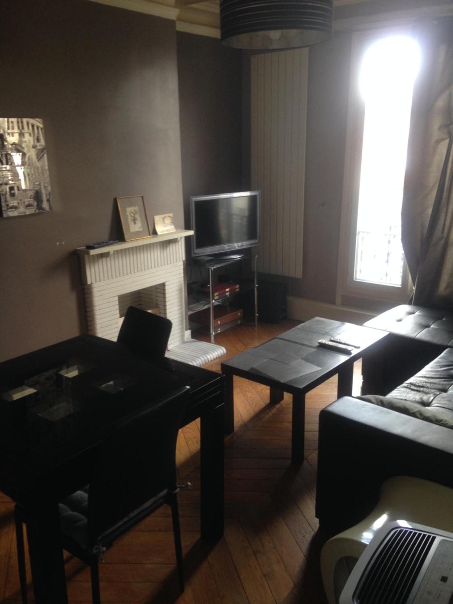 Dans Immeuble Haussmannien * Paris
