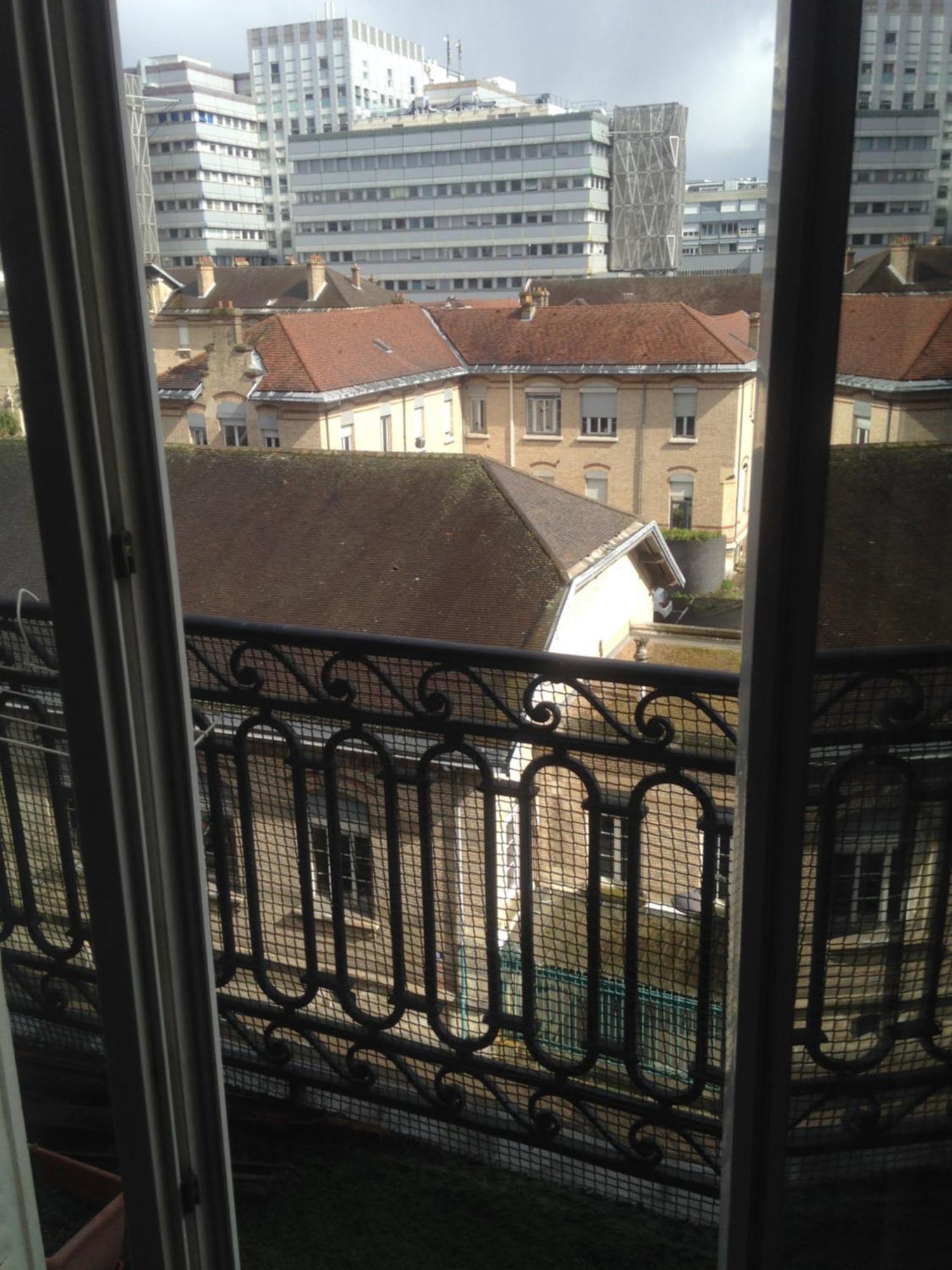 Apartment Dans Immeuble Haussmannien