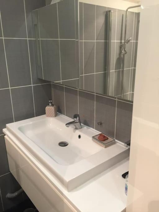 Bed & Breakfast Private Bedroom 2 Near Eiffel Tower, Saint Germain Paris