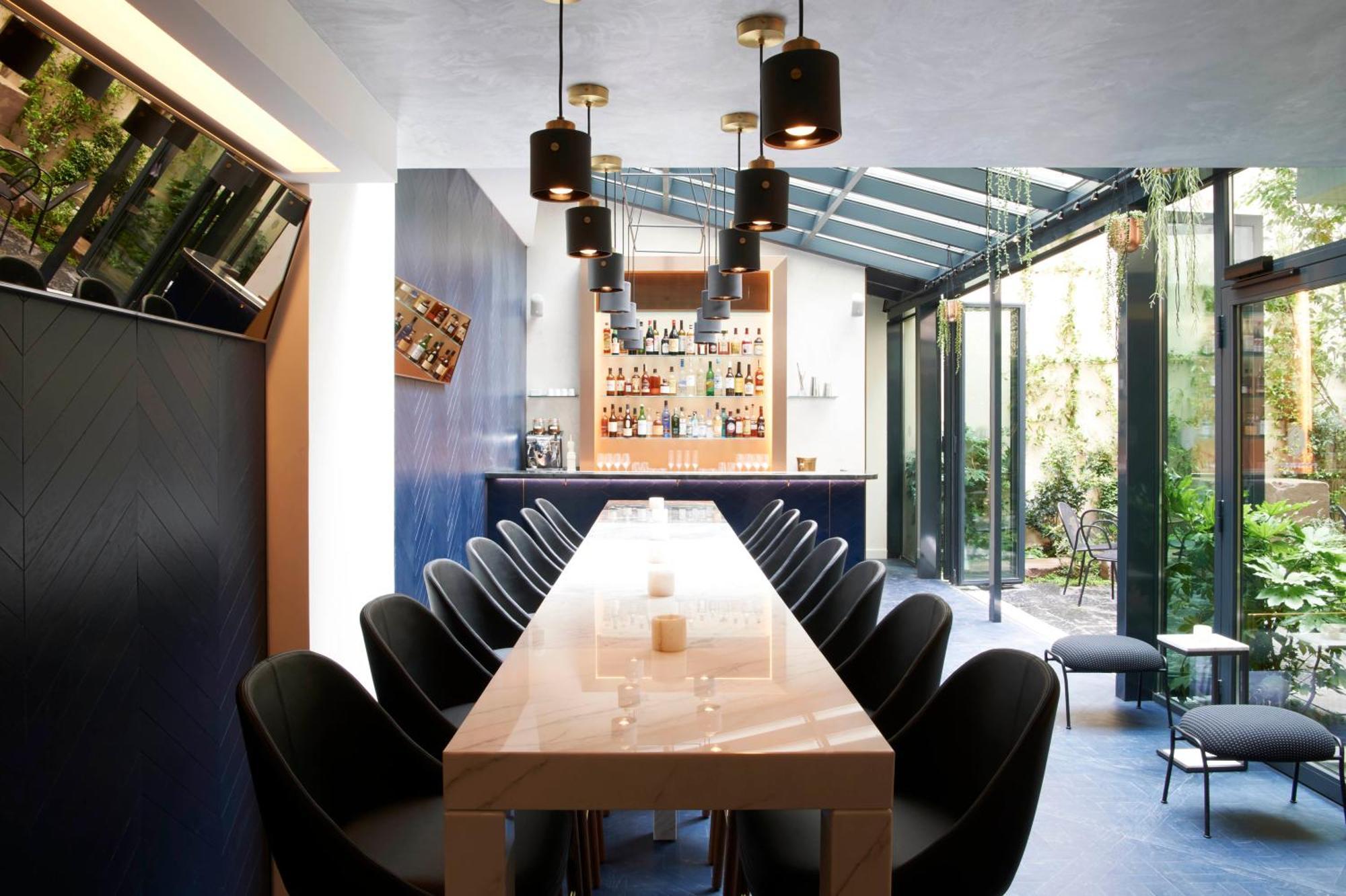 Perpetual Elysee Montaigne Hotel 4*