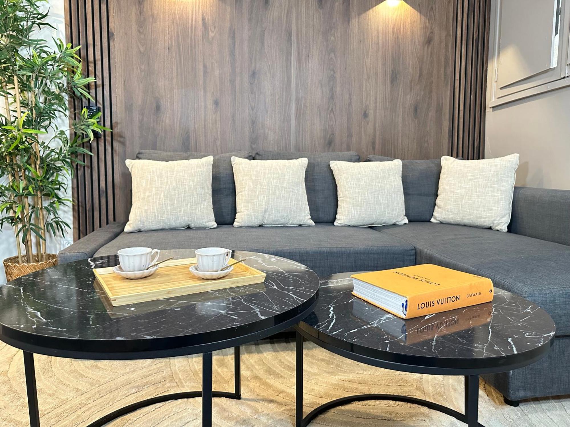 Chic Louvre Apartment *