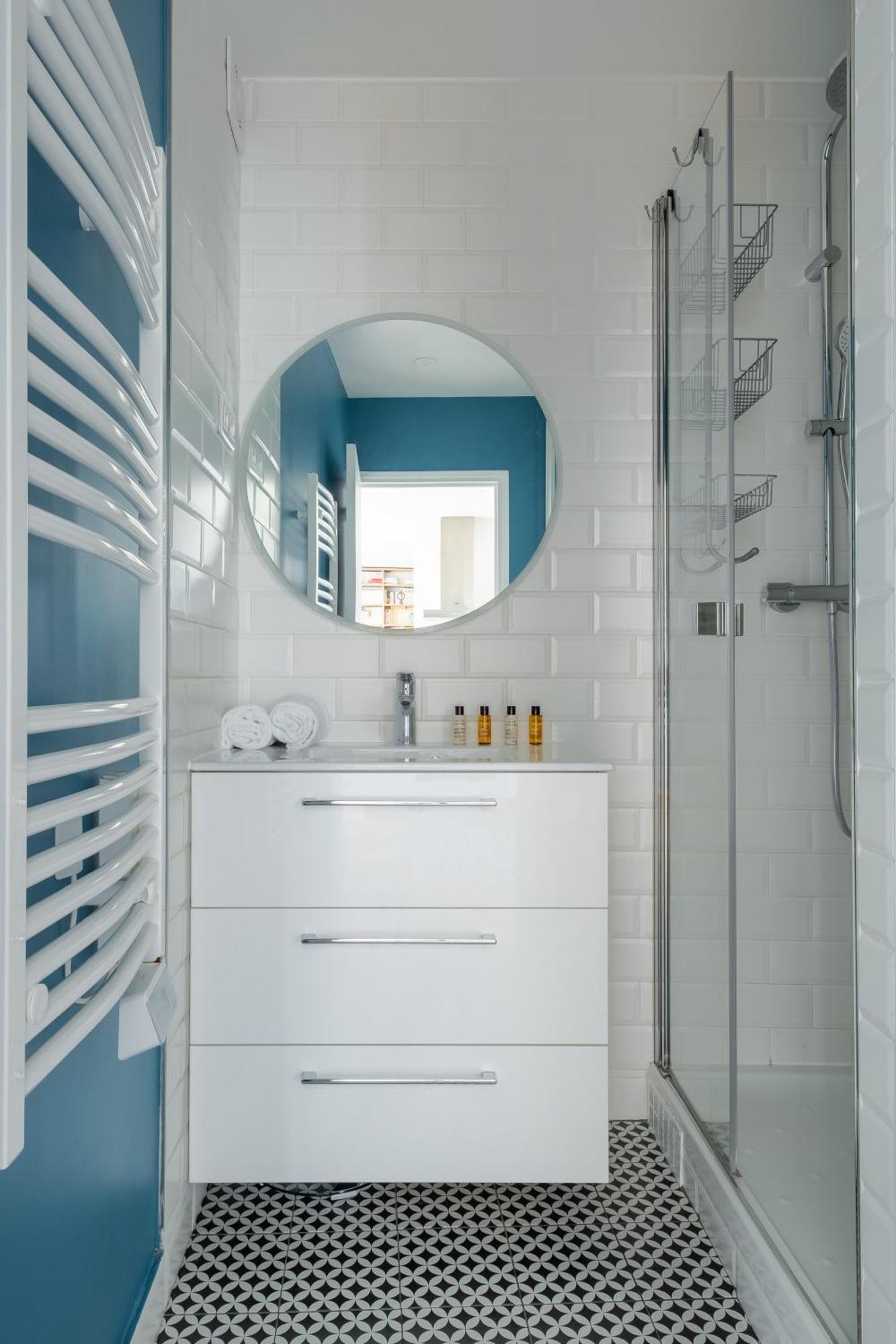 Veeve - A Kiss Of Blue Apartment