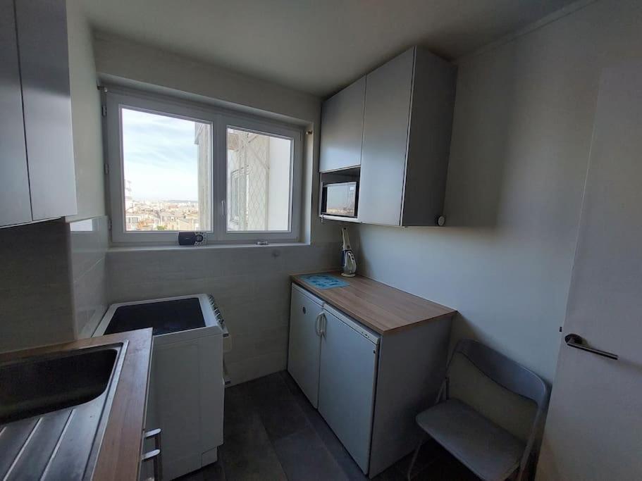 With Tour Eiffel View And Montmartre Apartment Paris