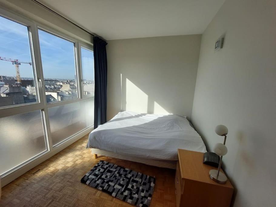 With Tour Eiffel View And Montmartre Apartment *