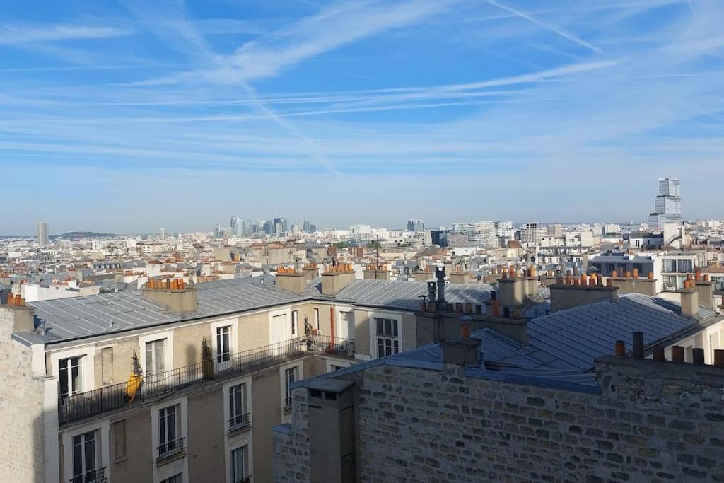 With Tour Eiffel View And Montmartre
