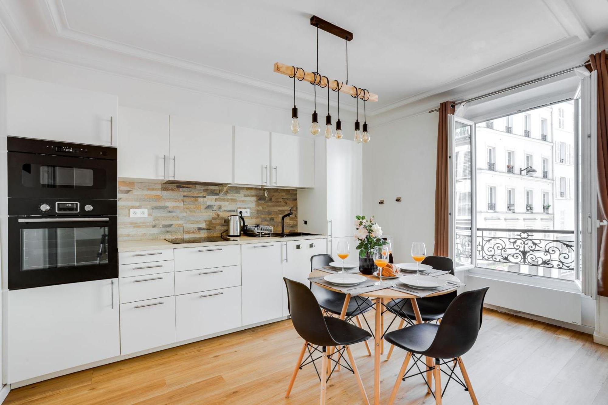 Appartement Montmartre & Sacre-coeur - 2br - Cityapartmentstay *