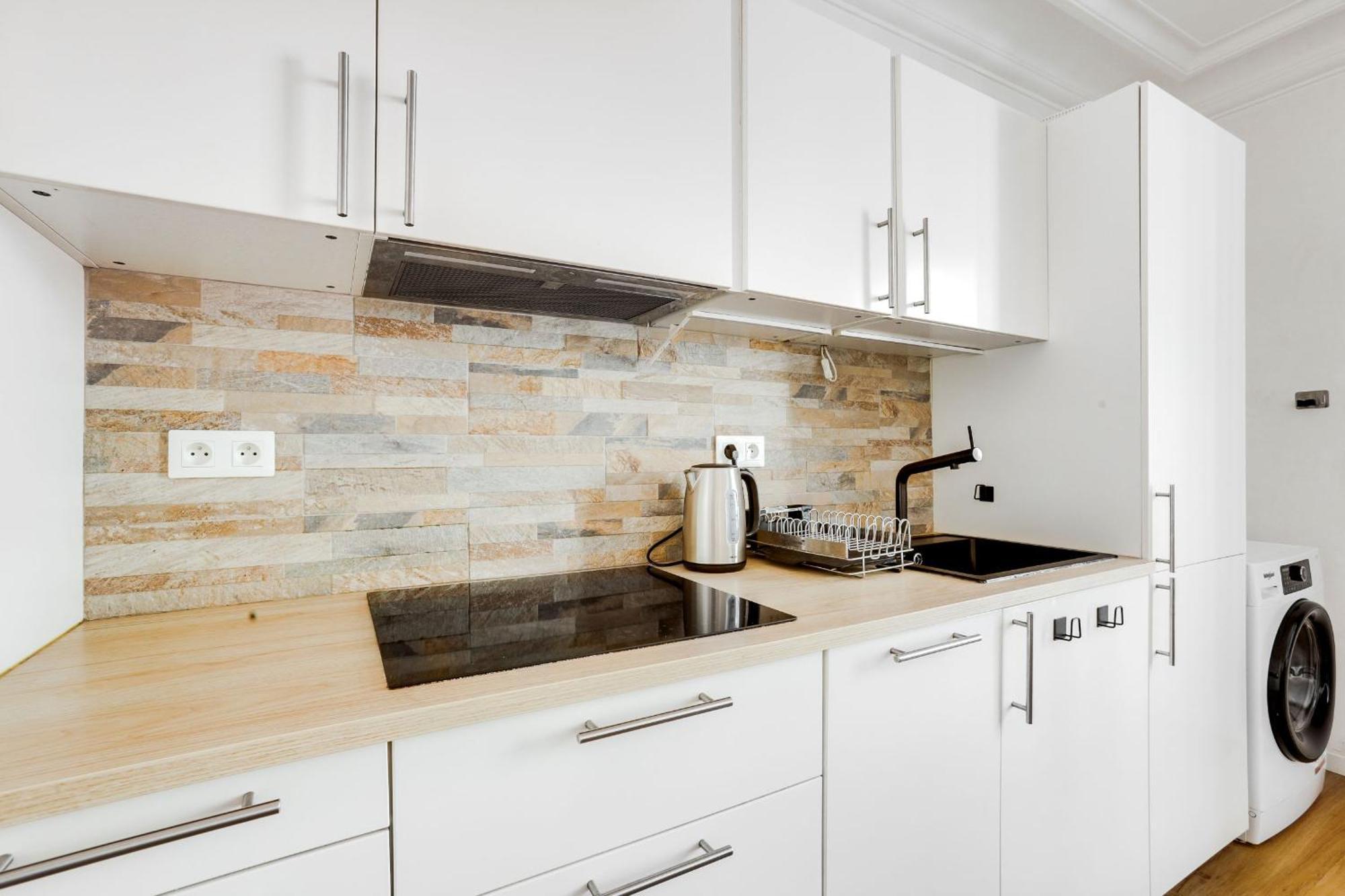 Montmartre & Sacre-coeur - 2br - Cityapartmentstay Appartement Paris