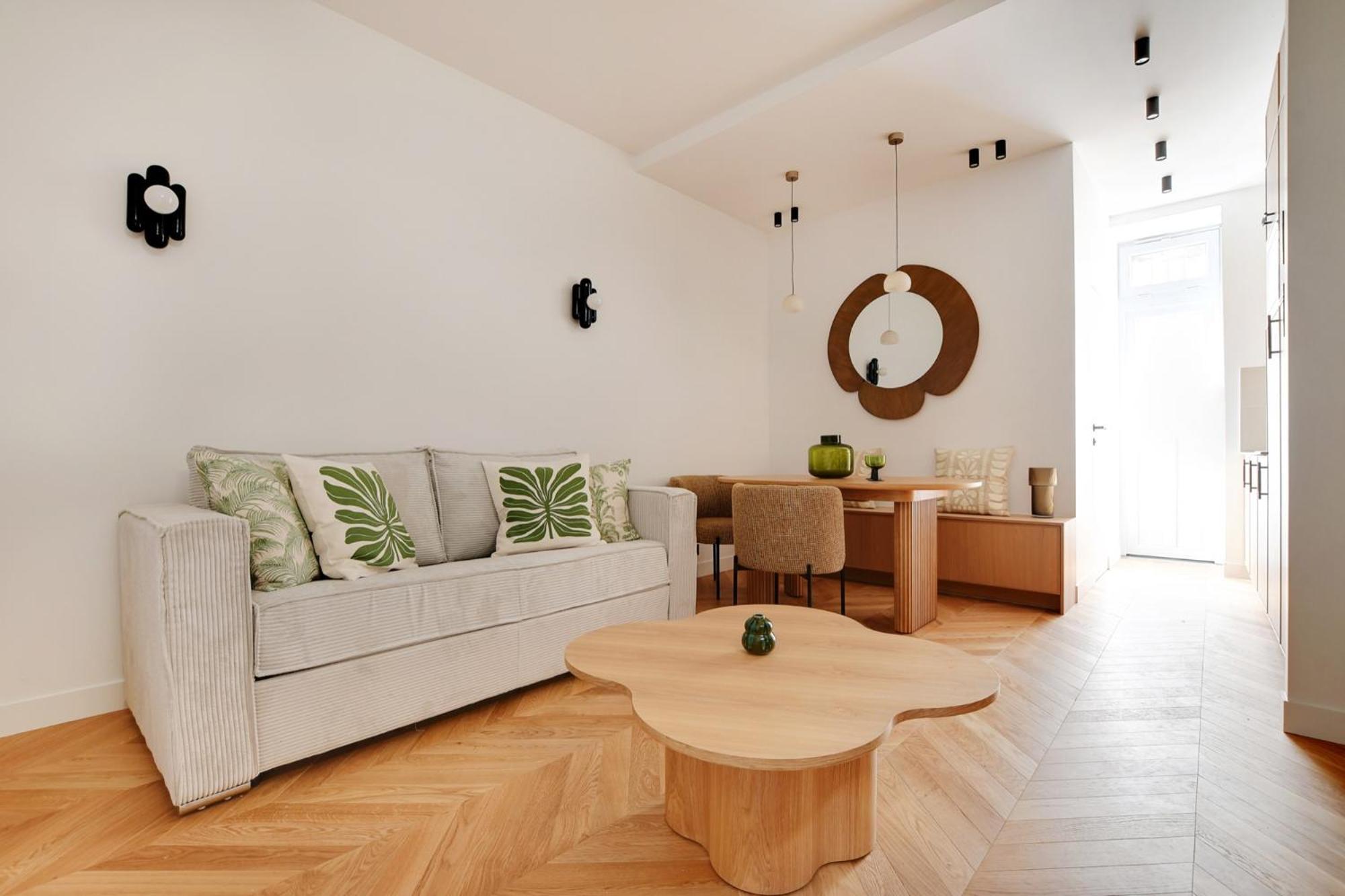 Apartment Belleville Republique Paris
