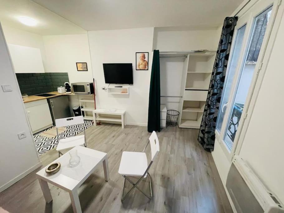 Apartment Confortable - Montmartre - Republique - Anvers - 2 Pers