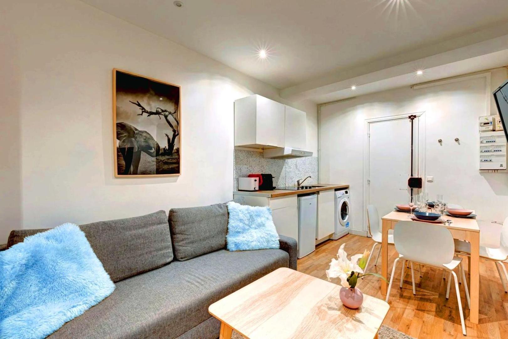 251 Foy - Superb In *