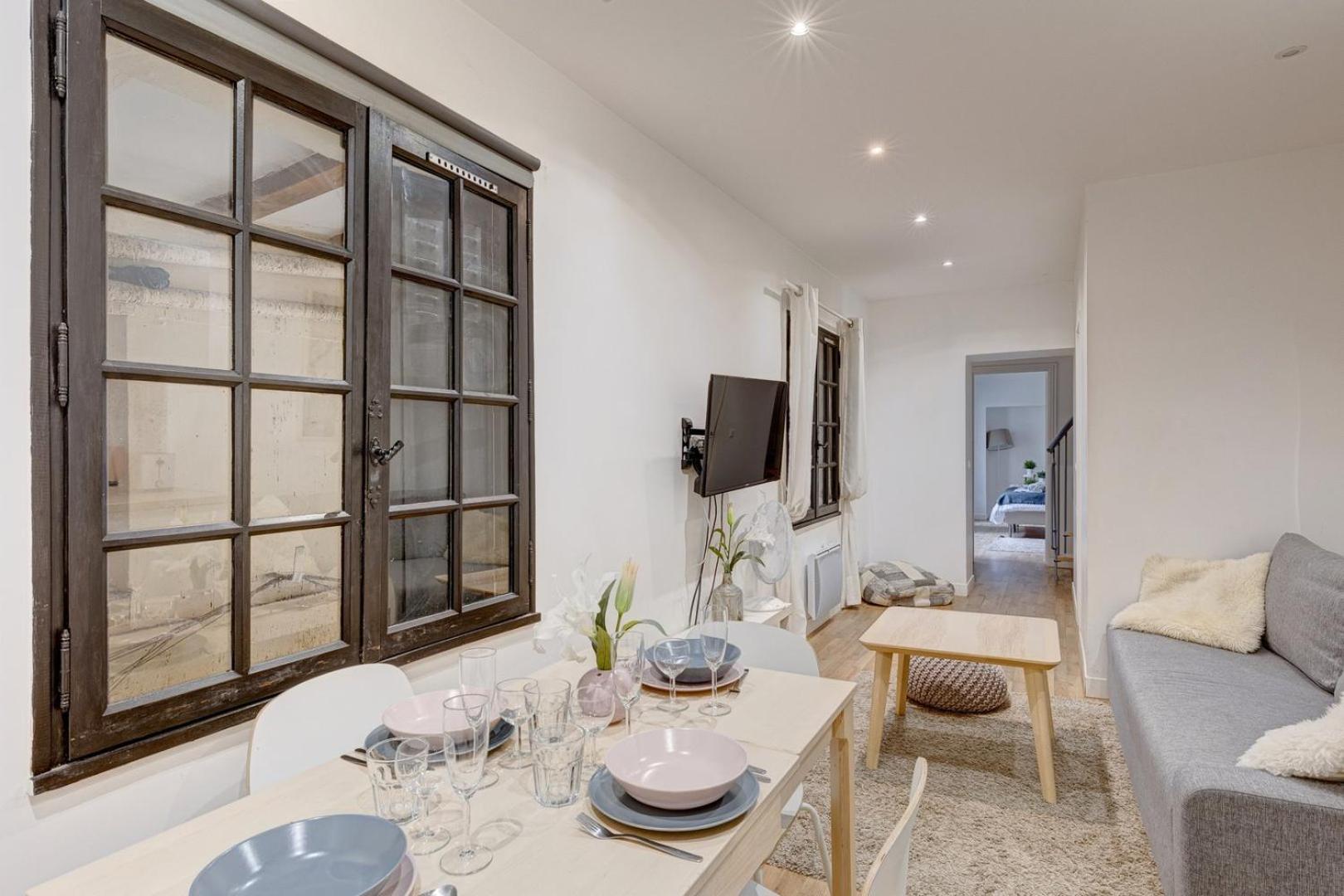251 Foy - Superb In Paris