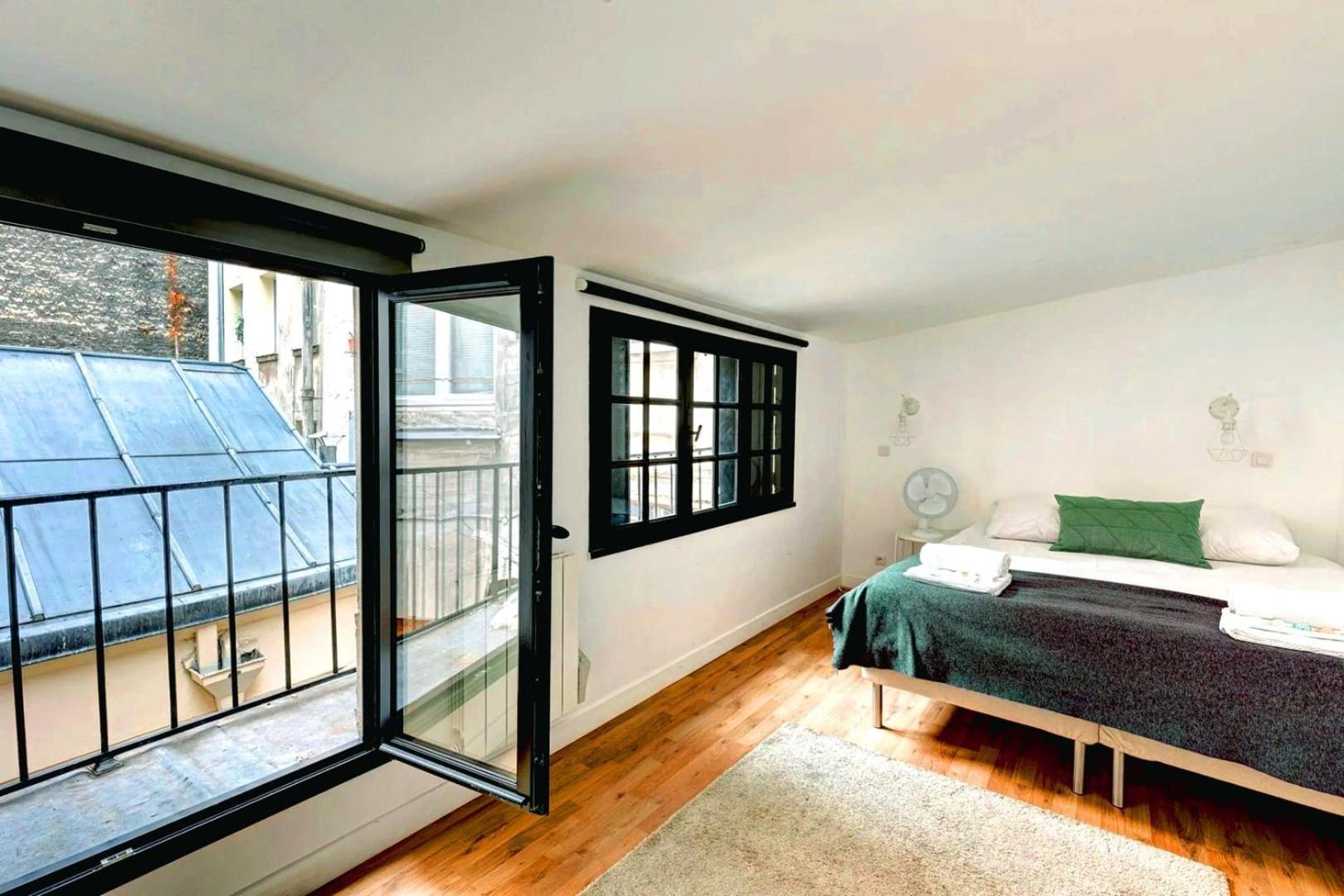 251 Foy - Superb In Paris