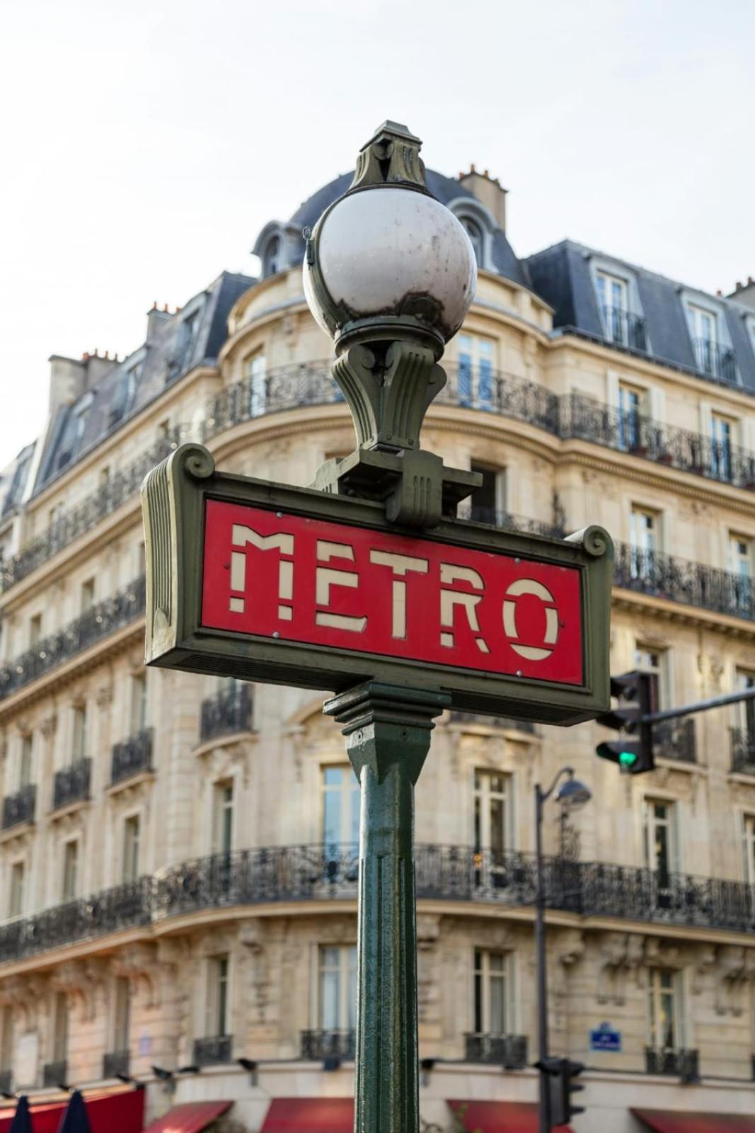 Quiet And Typically Parisian Apartment Paris