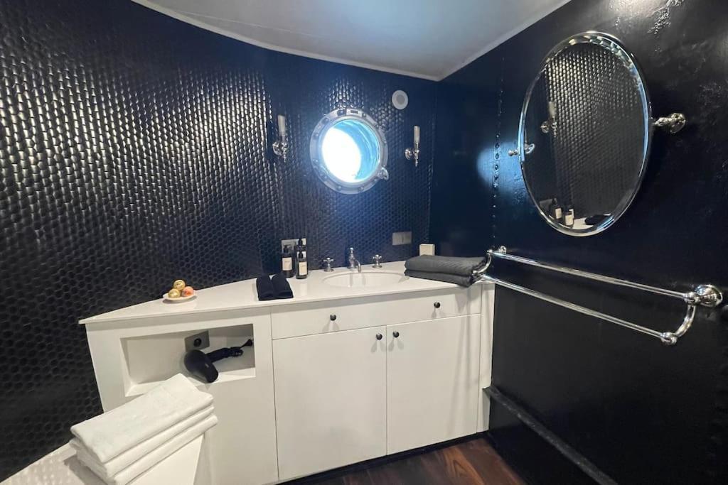 Mind-blowing Eiffel Tower Houseboat Paris