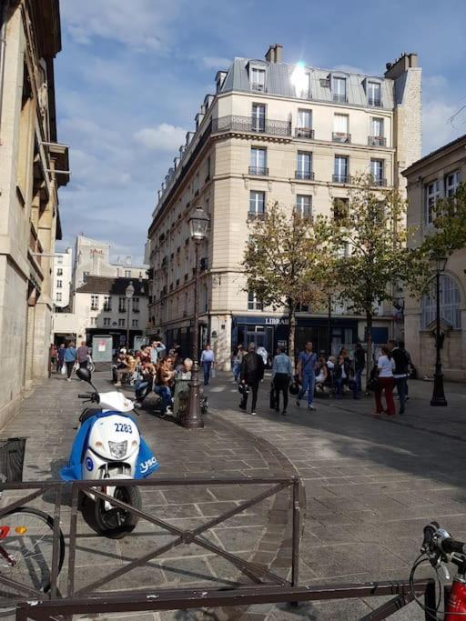 Dans Le Marais 3 Apartment