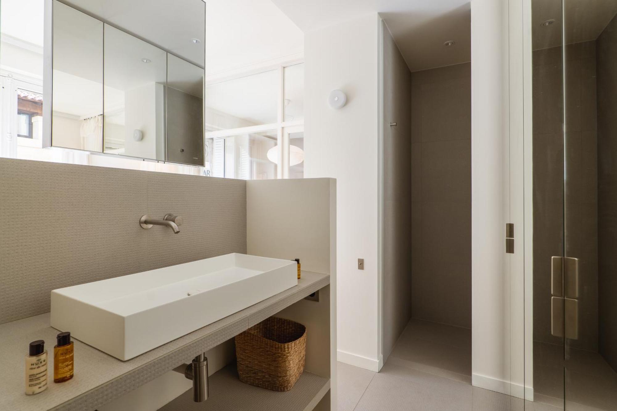 Apartment Veeve - Alabaster Bright *