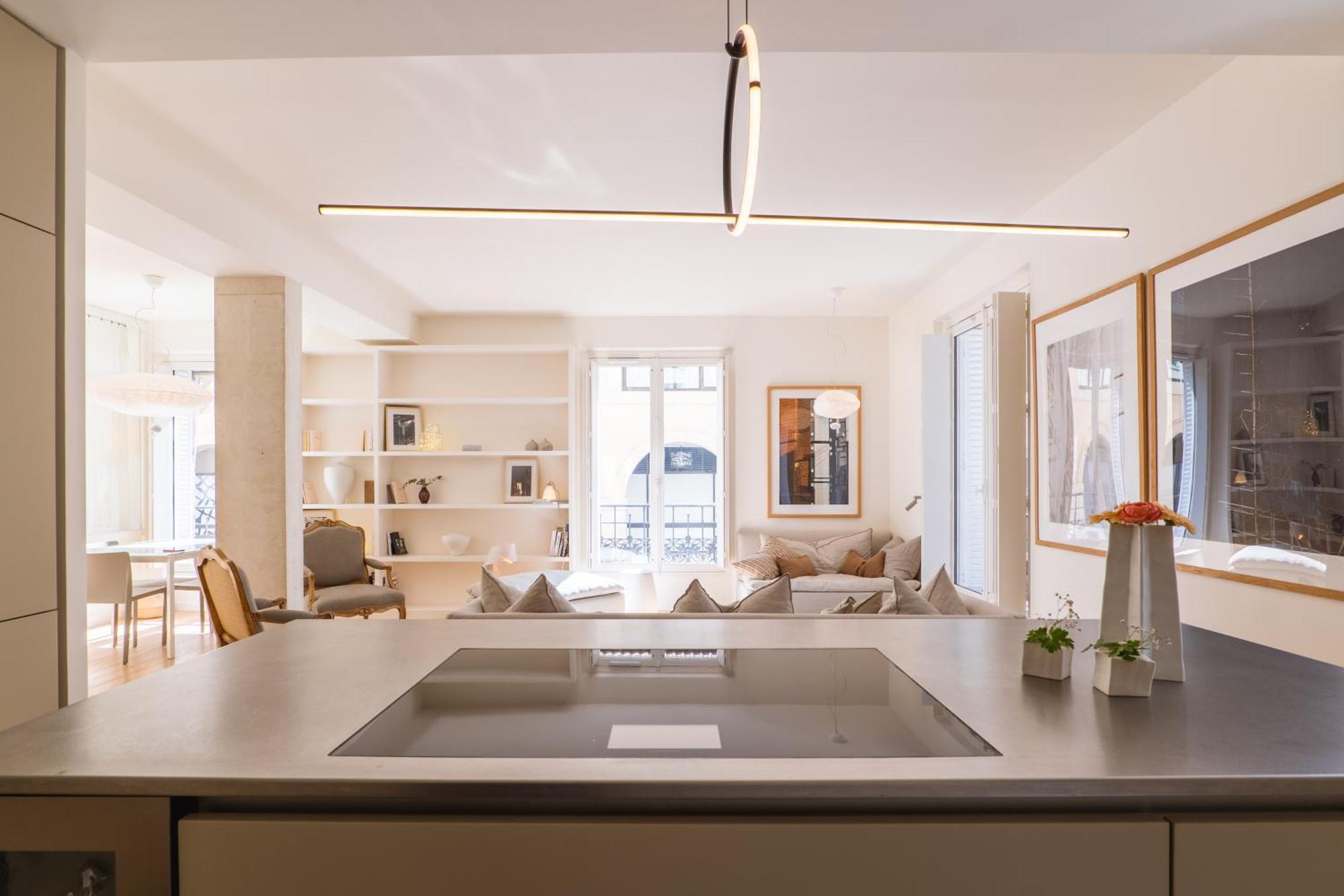 Veeve - Alabaster Bright Apartment Paris