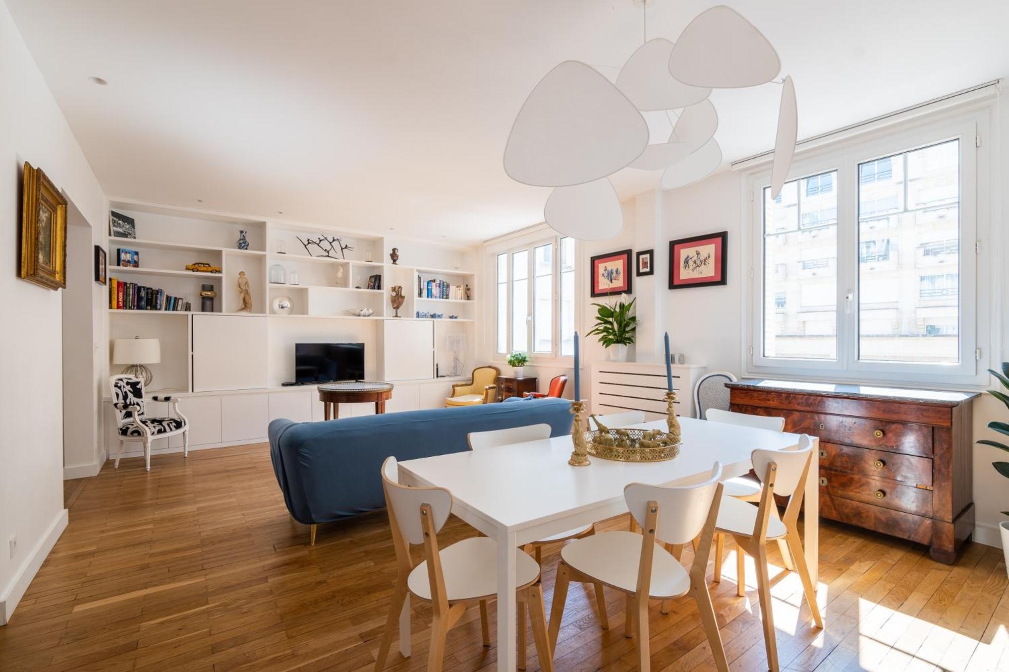 Veeve - Ethereal Light Apartment