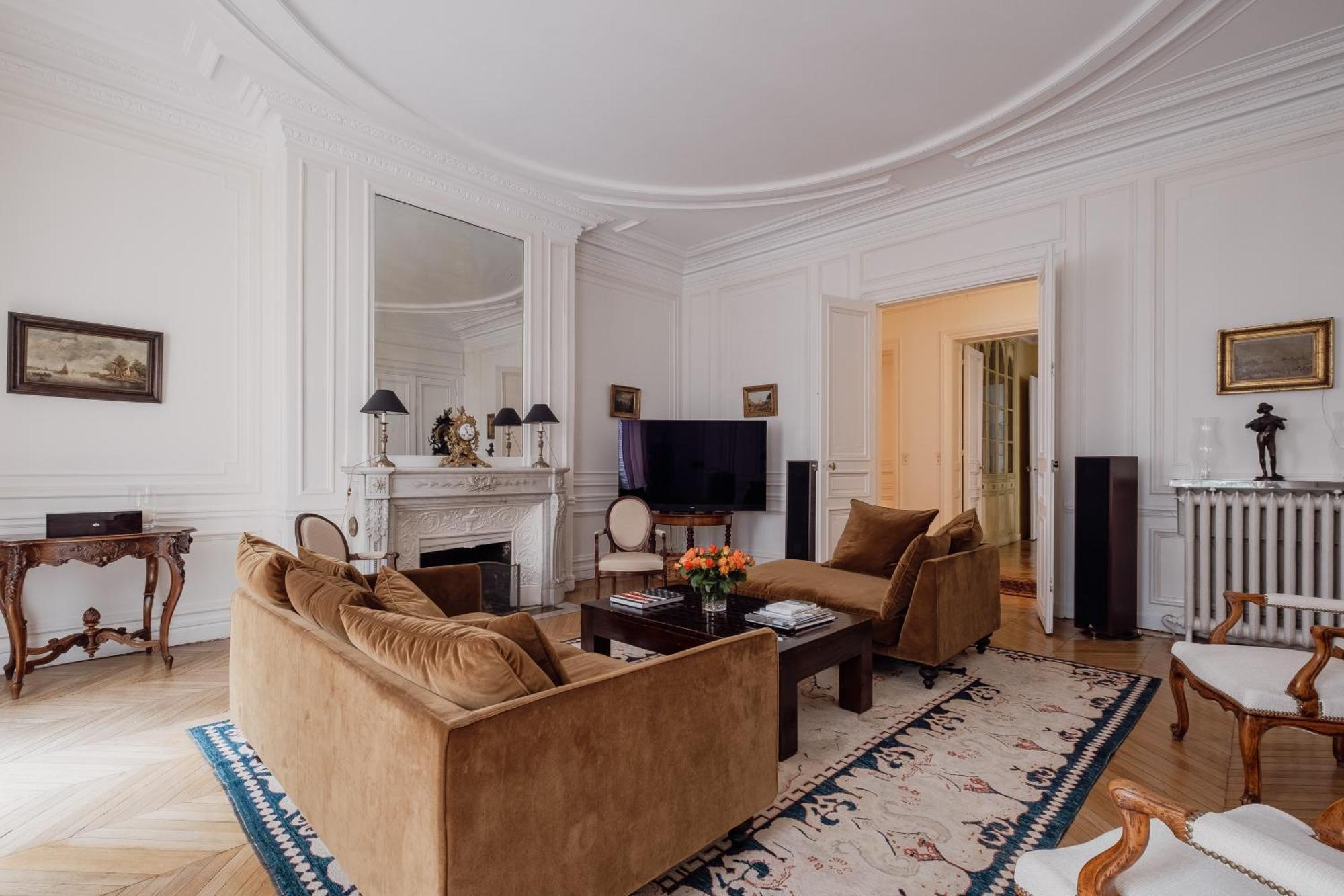 Veeve - Gilded Dreams Apartment Paris